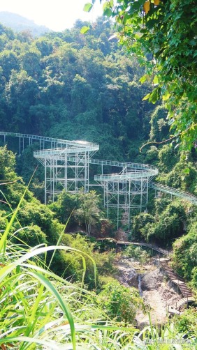 福建漳州市十里藍山景區(qū)玻璃漂流滑道